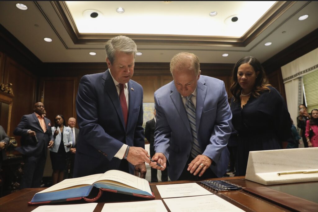Today, Governor Kemp (left) held a swearing-in ceremony for New Georgia Bureau of Investigation Director, Mike Register. (Credit: Office of Governor Brian Kemp)
